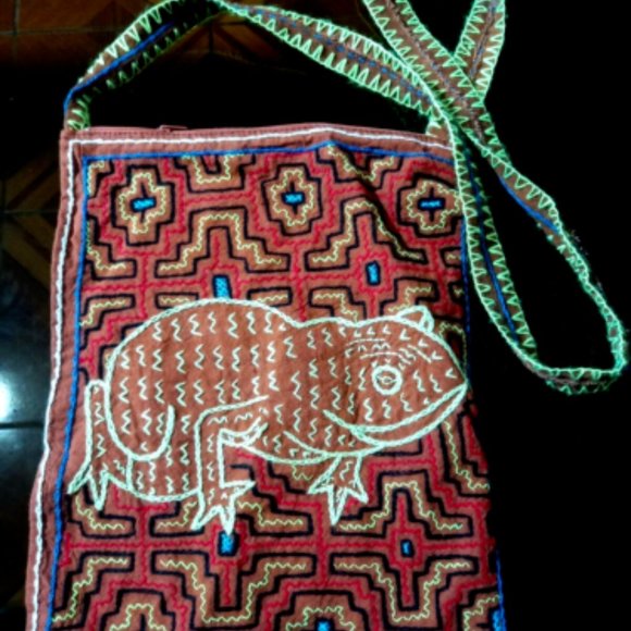 Hand embroidered shipibo ceremonial bag Amazon jungle - Picture 3 of 7